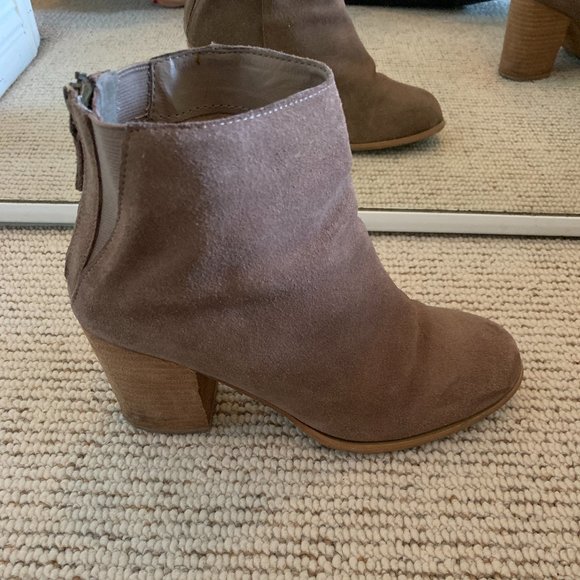 Urban Outfitters Booties - Picture 1 of 3